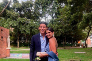 Ella es la mujer con la que vieron a James Rodríguez en un matrimonio