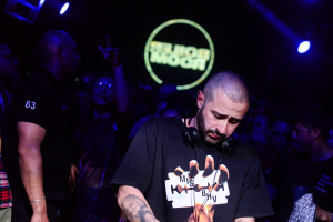 DJ de J Balvin fue atacado antes del partido de Colombia Vs. Venezuela, uno de sus acompañantes salió gravemente herido