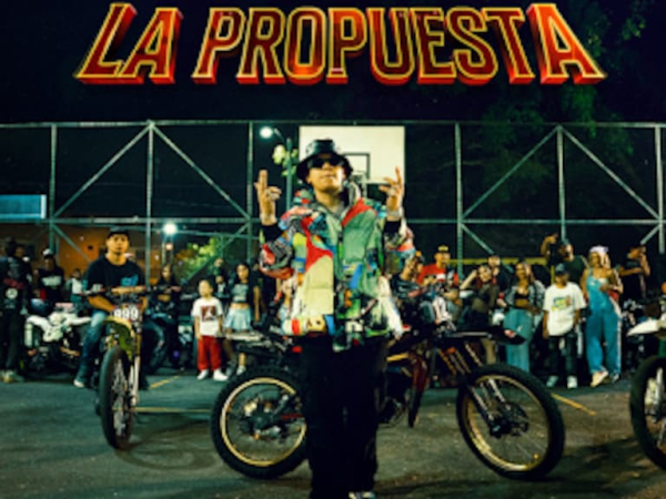 J Álvarez regresa a sus raíces