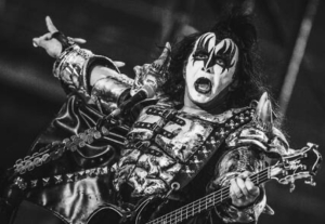 Gene Simmons, leyenda de KISS, es hospitalizado tras accidente en California