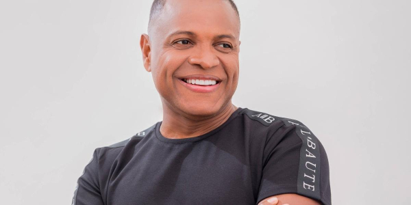 Policía bajó de la tarima al cantante Omar Geles