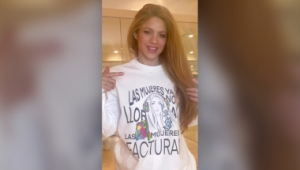 Shakira saca a la venta una sudadera (que ya se agotó) con su famosa frase &quot;las mujeres ya no lloran, las mujeres facturan&quot;