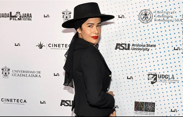 Actriz es sacada de la alfombra roja