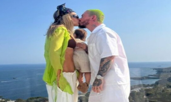 J Balvin resolvió la duda de si está soltero o sigue con Valentina Ferrer, mamá de su hijo