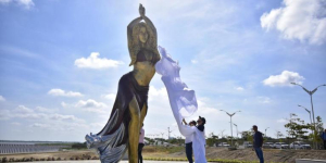 Develado el monumento a Shakira