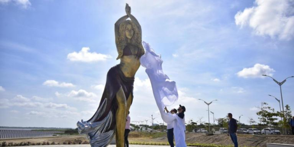 Develado el monumento a Shakira