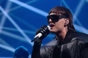 Peso Pluma es cuestionado por comportamiento en concierto