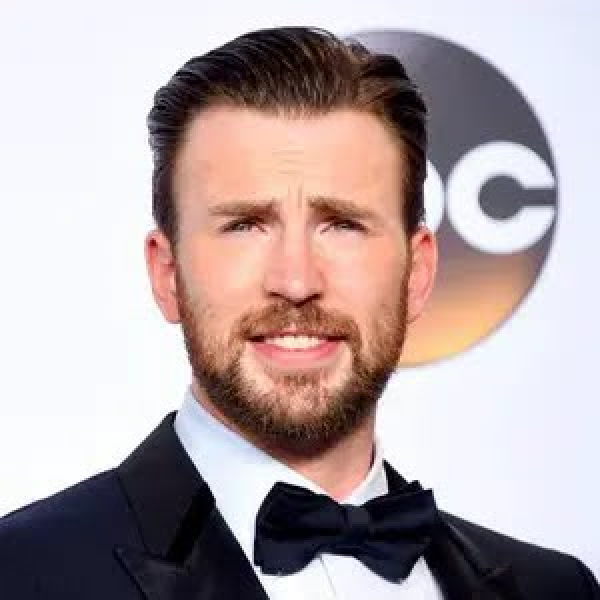 Chris Evans se habría comprometido con la actriz Alba Baptista