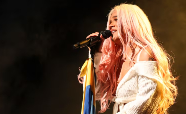 Karol G transmitirá en vivo y gratis el último concierto