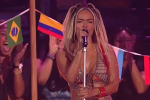 Karol G saca a bailar a Taylor Swift