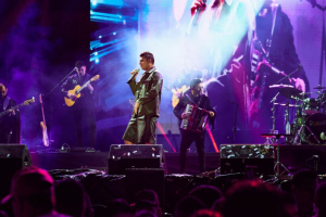 Pipe Bueno y Blessd en un evento histórico