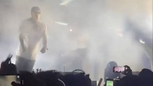 Artista murió mientras daba un concierto y quedó registrado en video