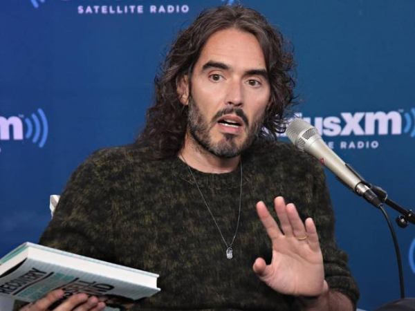 El actor Russell Brand es acusado de violación, agresion sexual y maltrato emocional