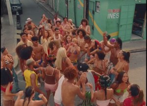 Karol G arrasó frente a la Torre Eiffel