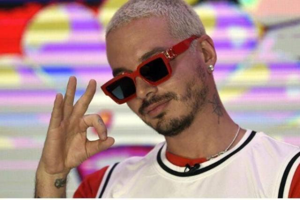 Estatua de J Balvin en Medellín