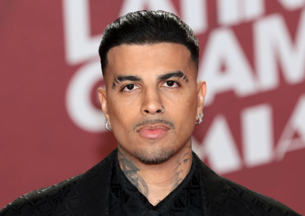 Rauw Alejandro lanzará un documental extendido sobre su nuevo proyecto