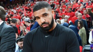 ¿Drake viajando en TransMilenio? Foto causó furor en redes