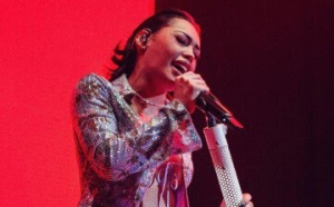 Ana del Castillo se disculpó por su presentación en los Latin Grammy