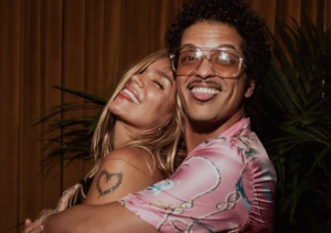 Karol G y Bruno Mars sorprenden con fotos juntos tras su colaboración ‘Still’