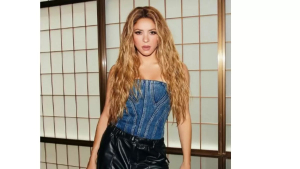 canción de Shakira y Grupo Frontera