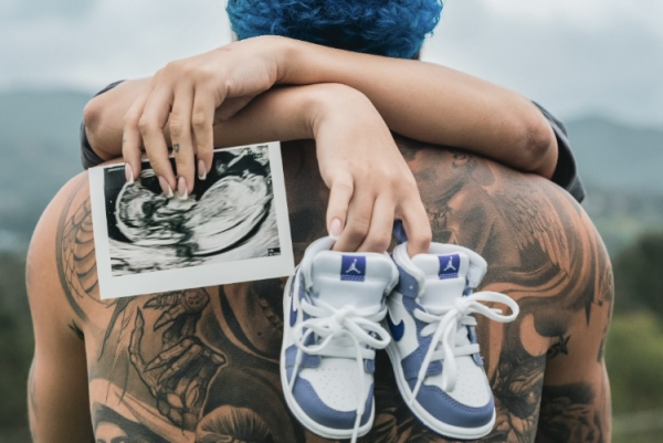 Blessd confirma que será padre y comparte emocionante mensaje