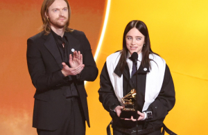 Billie Eilish se lleva el Grammy 2026 a Canción del Año por “Wildflower”