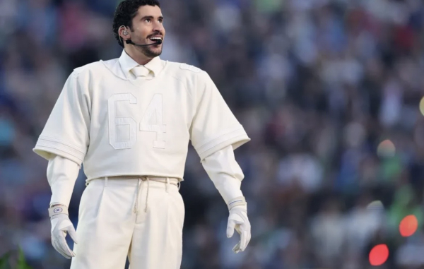 Bad Bunny y Romeo Santos, entre los mejores compositores según The New York Times