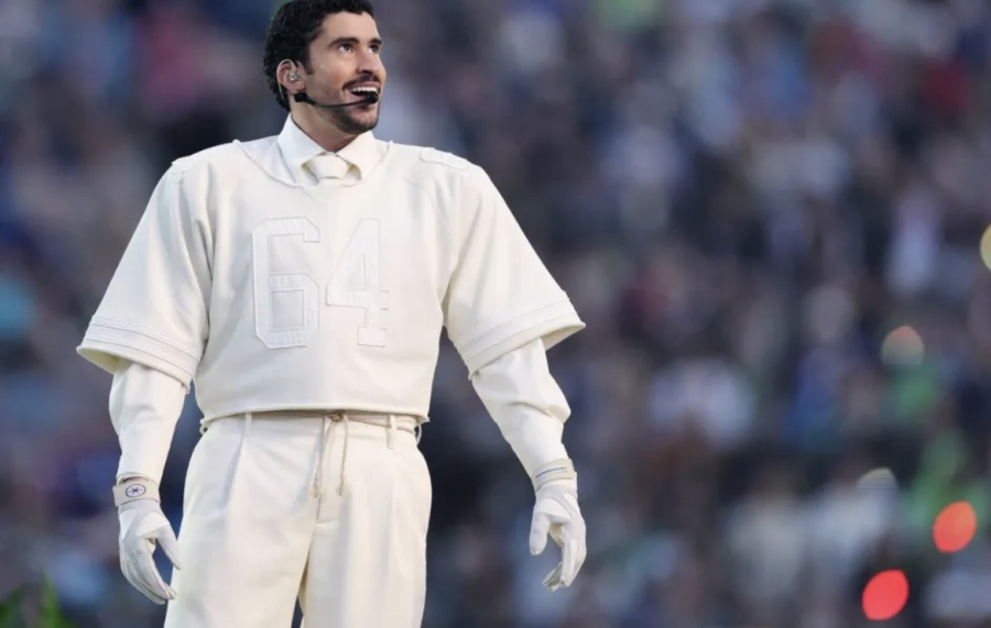 Bad Bunny y Romeo Santos, entre los mejores compositores según The New York Times