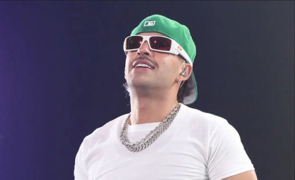 Feid juega con los rumores de un “falso tour” y enciende a sus fans