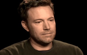 Ben Affleck es visto trabajando en una tienda de donas