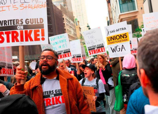 Guionistas y estudios de Hollywood llegan a un acuerdo para terminar huelga